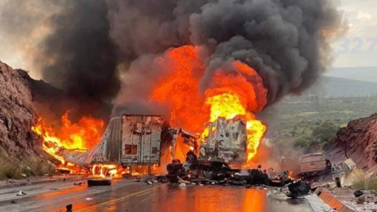 choque incendio carretera guanajuato CORTESIA